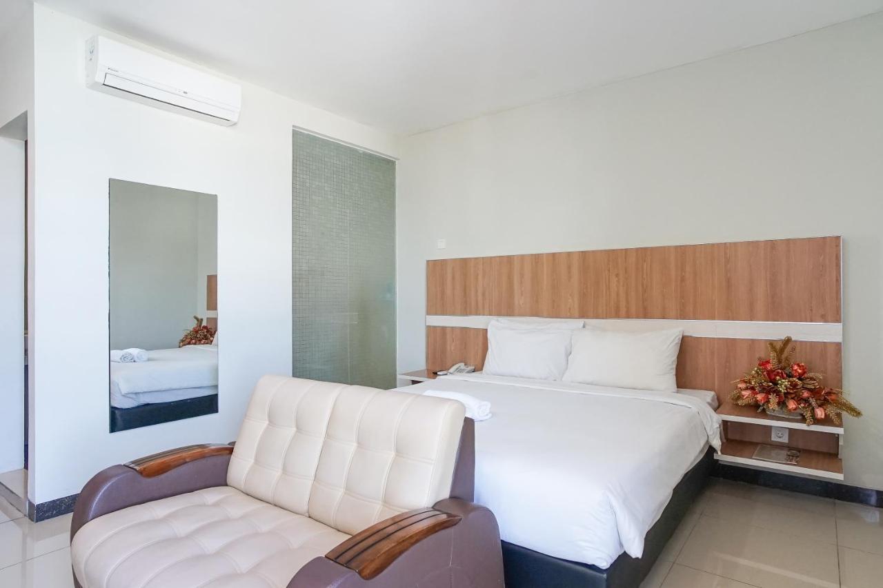 Hotel Royal Манадо Экстерьер фото